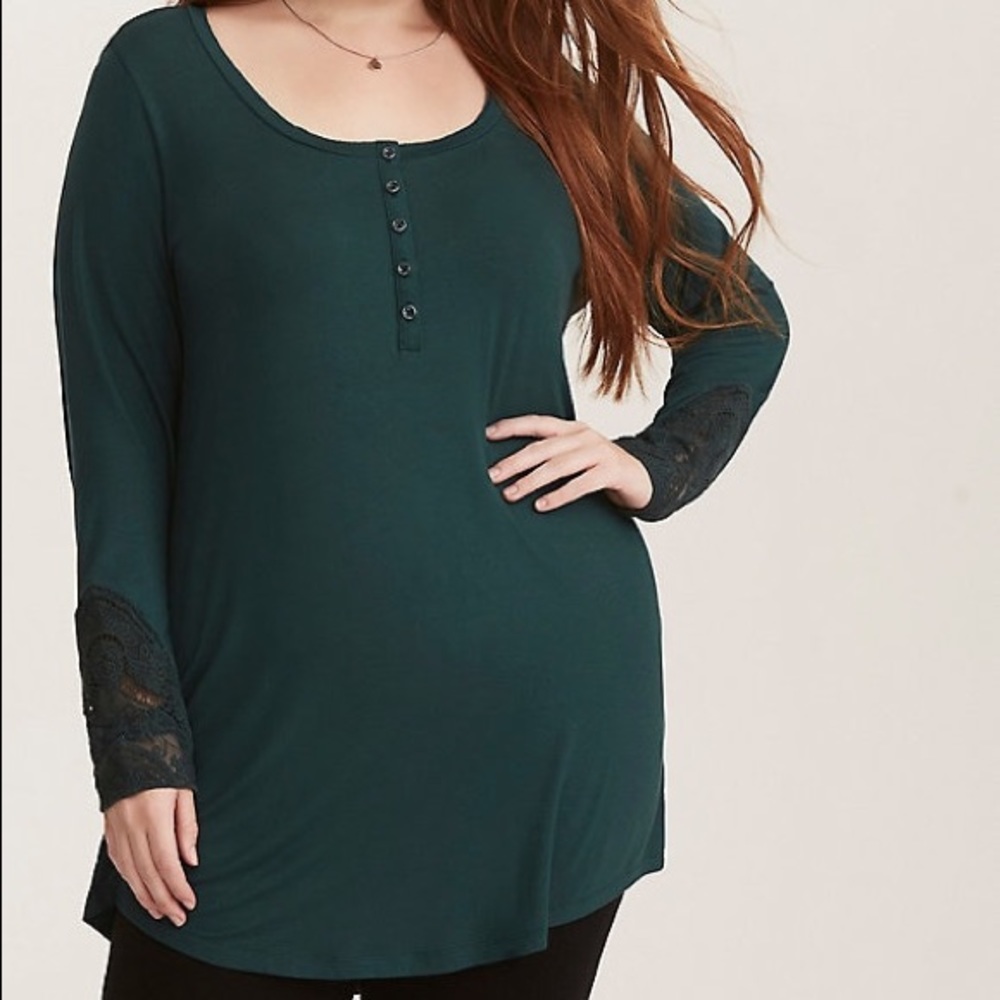 Torrid size 4 lace sleeve Henley tunic